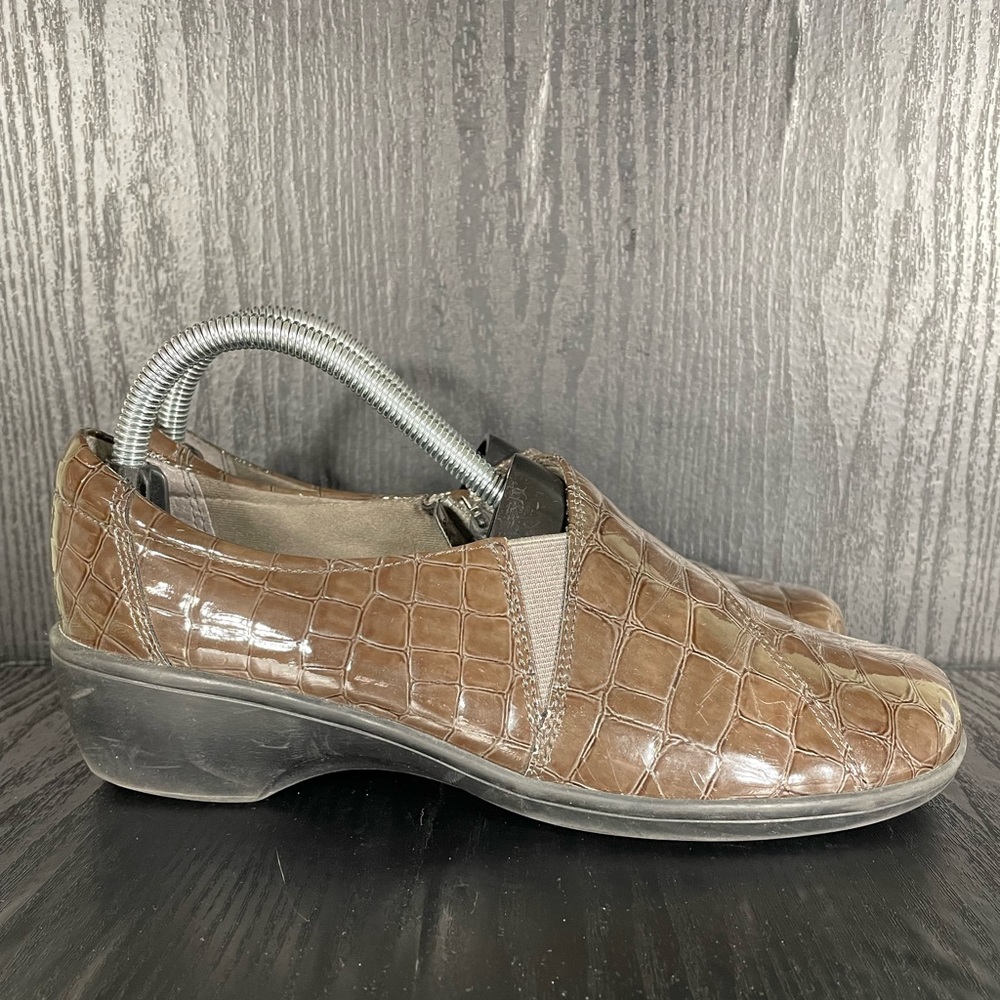 CLARKS BENDABLES LOAFER Women’s size 8.5
